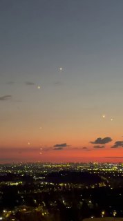 שמי ישראל הערב: יירוטים באזור השרון על רקע השקיעה...