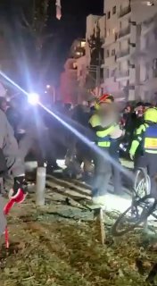 פרמדיק מד"א אלחנן אלון בעת חילוץ הילד...