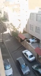 אחד מאתרי המשטר בטהרן עולה באש לאחר שהותקף על ידי חיל האוויר...