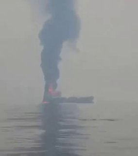 דיווחים: האיראנים הפציצו מכלית נפט נפגעה מול חופי עומאן....