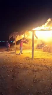 בנתיים בנגב בדואים הציתו מבנה בישוב רתמים...