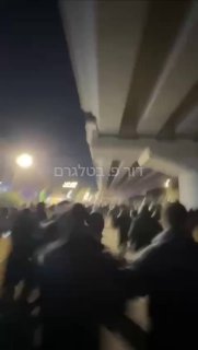 ירי לעבר מפגינים בסביבת שגרירות ארה״ב בבגדאד....