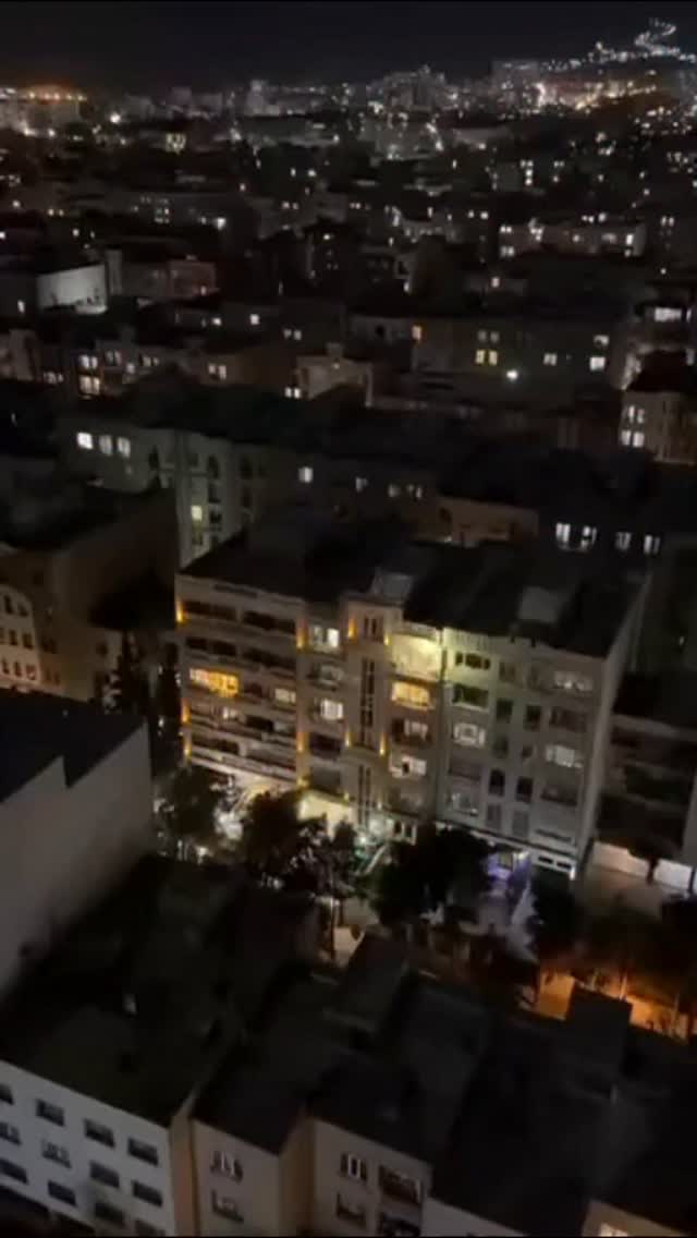 זיקוקים וקריאות שמחה: העם האיראני חוגג את חיסול חמינאי....