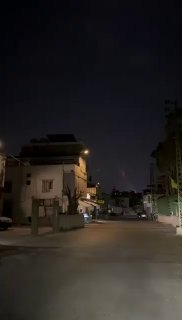 רגע השיגור מלבנון, מצד ימין ניתן לראות את דגל חיזבאללה...