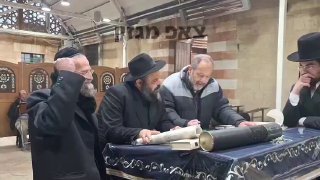 קריאת המגילה במערת המכפלה בחברון על ידי נועם ארנון דובר הישוב...