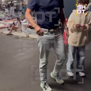 דובאי תיירים ילונו הלילה בחניות תת קרקעיות....