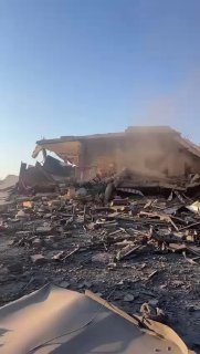 מתחילים להשמיד כפרים שלמים, כאן כפר שיעי בשם שיהאביה, דרום...