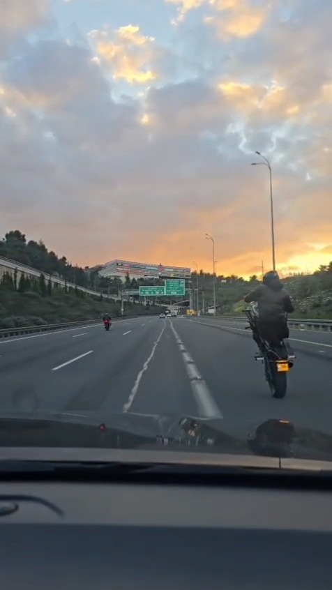 סגירת מעגל עם רוכב אופנוע ממזרח י-ם, שתועד ע"י קצין משטרה בכיר...