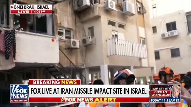 ערוץ החדשות FOX NEWS מציג את ההרס מתקיפה איראנית בבני ברק, ישראל....