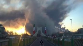 תראו איזה פריים מטורף של כיכר אזאדי בטהרן אחרי תקיפות חיל...