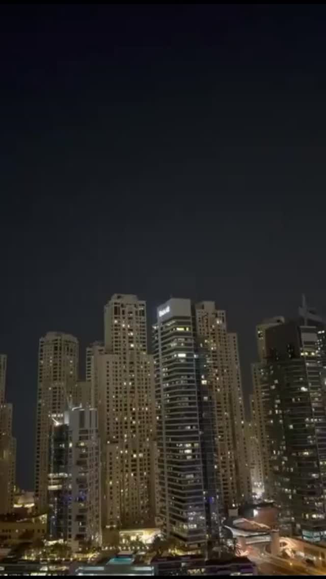 איחוד האמירויות מיירטות טיל איראני מעל מרינה של דובאי....