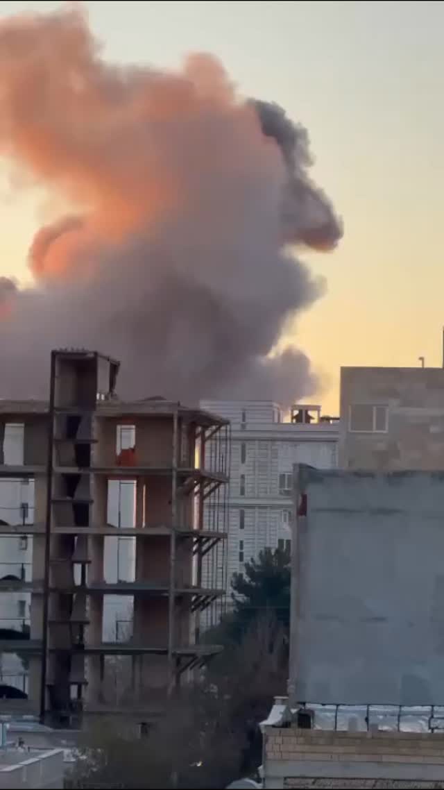 תקיפות אמריקאיות ישראליות מכוונות כעת גם לקרמנשאה, מערב...