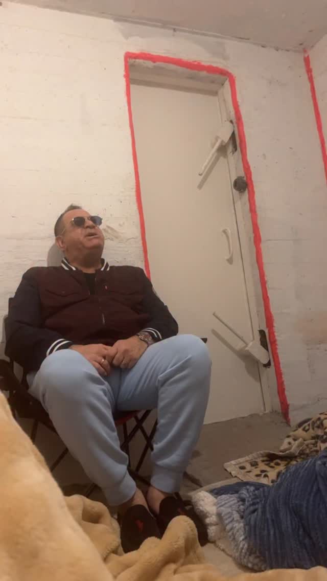 יאצפן עכשיו הוא לא מוריד אותן גם במקלט...