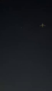 ‏מטוס תדלוק ישראלי עובר ליד טיל בליסטי מאיראן אמאל׳ה והבהלה...