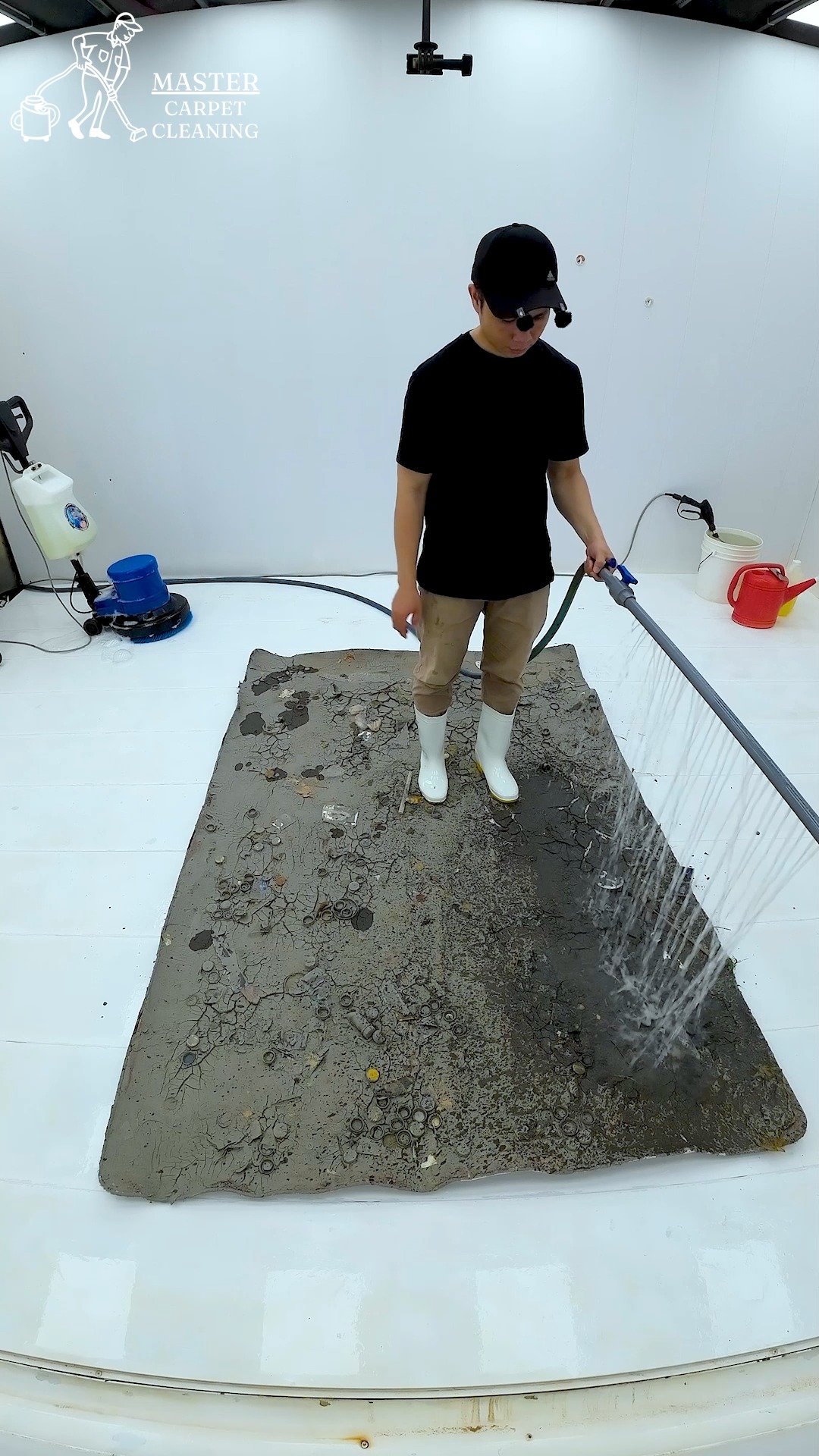 לא תאמינו איזה ניקוי יסודי השטיח הזה עבר...