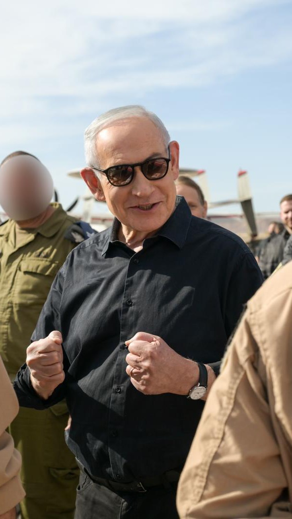 היום ביקרתי בבסיס חיל האוויר בדרום ונפגשתי עם טייסי חיל...