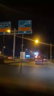 תיעוד מאיראן: שלט אבלות על חמינאי עולה באש בעיר קזוויין...