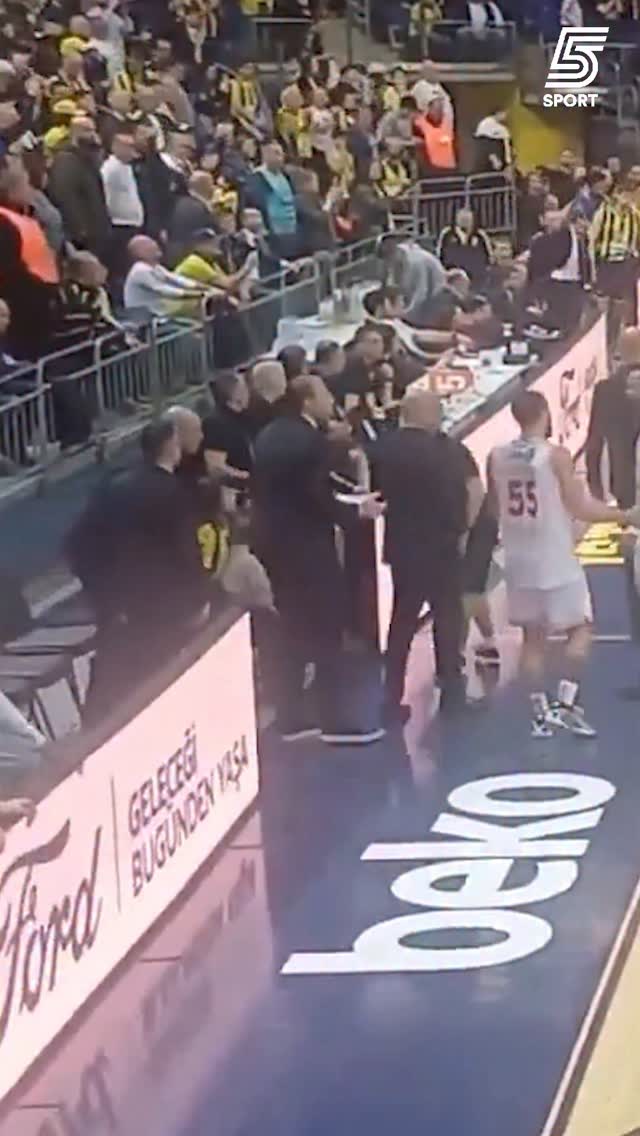 חריג מאד: מייק ג'יימס תקף את אלי אוקובו🤯...