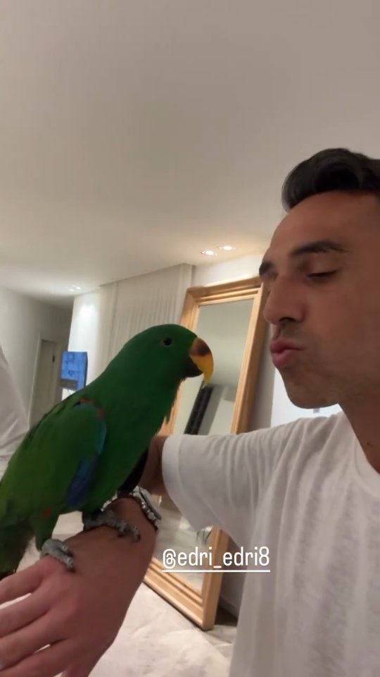 אורח מיוחד הגיע לארוחת שישי של ערן זהבי 🤣...