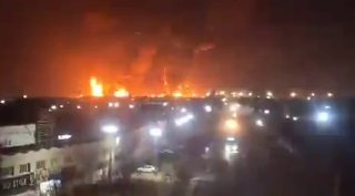 תיעוד תקיפת מתקני נפט...