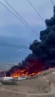 הבוקר עלה בטהראן ומאגרי הנפט שהותקפו הלילה עדיין בוערים....