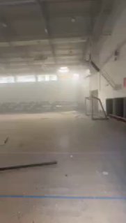 בחולון נפילה על גג של אולם ספורט שקרס. הציבור מתבקש לא להתקרב...