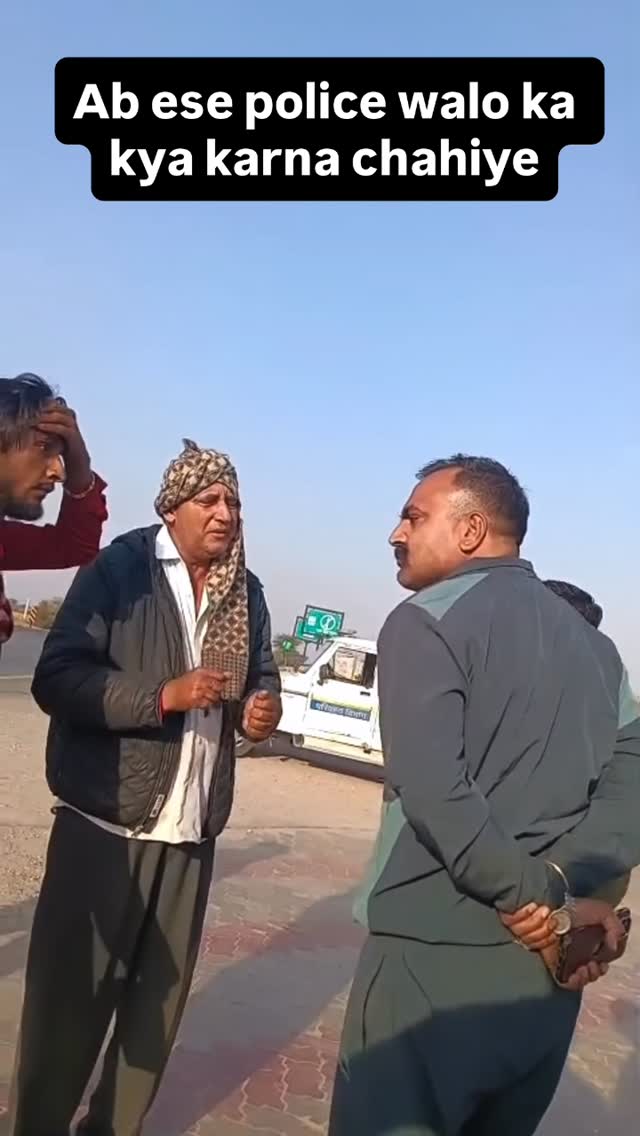 דופק לו "ראסיה" מול השוטר שלא עושה דבר...