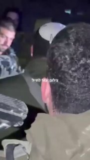 הלוחמים בתפילה לפני כניסה ללבנון...