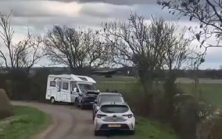 תיעוד המראת מפציצי b-1 מבריטניה להפצצה באיראן....