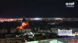 בינתיים בירות עולה בלהבות בעקבות תקיפות חיל האוויר הלילה...