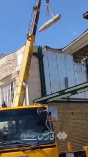 תיעוד | פצצה מונחת מסוג "GBU-31 JDAM" שלא התפוצצה נשלפת מבניין בעיר...