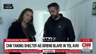 בשידור חי כתבי CNN בתל אביב ובטהרן משוחחים ביניהם....