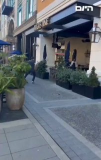 תיעוד | ישראלי הותקף על רקע אנטישמי במתחם הבילוי והמסעדות...