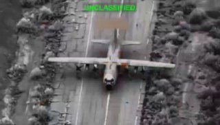 תיעוד: ארה"ב משמידה מטוסי תובלה של חיל האוויר האיראני. בצילום...