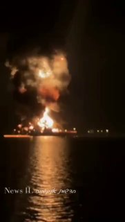 מיכלית נפט בוערת 22 מייל מחופי עיראק לאחר שככל הנראה נפגעה...