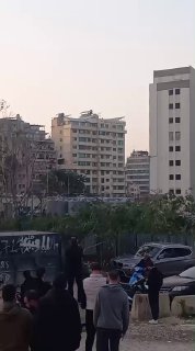 תיעוד רגעי תקיפת המבנה באלבאשורה בביירות...