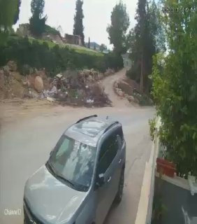 בדלתיים סגורות: תיעוד נוסף מבית שמש מציג את רגע נפילת הטיל...