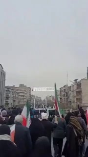 תהלוכת "יום אל-קודס" תוך כדי תקיפות מהשמיים...