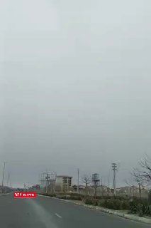 צעירי העיר כראג' הורידו את שלטי הרחוב של עלי ח׳אמנאי....