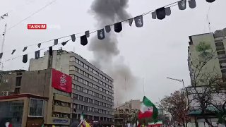 גם מוחמד מח'בר, עוזרו של המנהיג העליון המחוסל, הגיע להפגין...