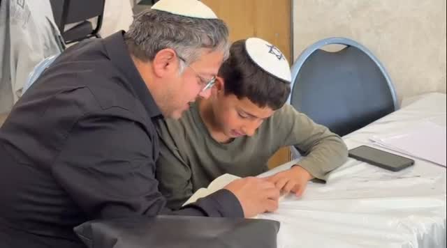 גם במלחמה, בין דיוני קבינט לשטח, רגע של נחת יהודית אמיתית עם...