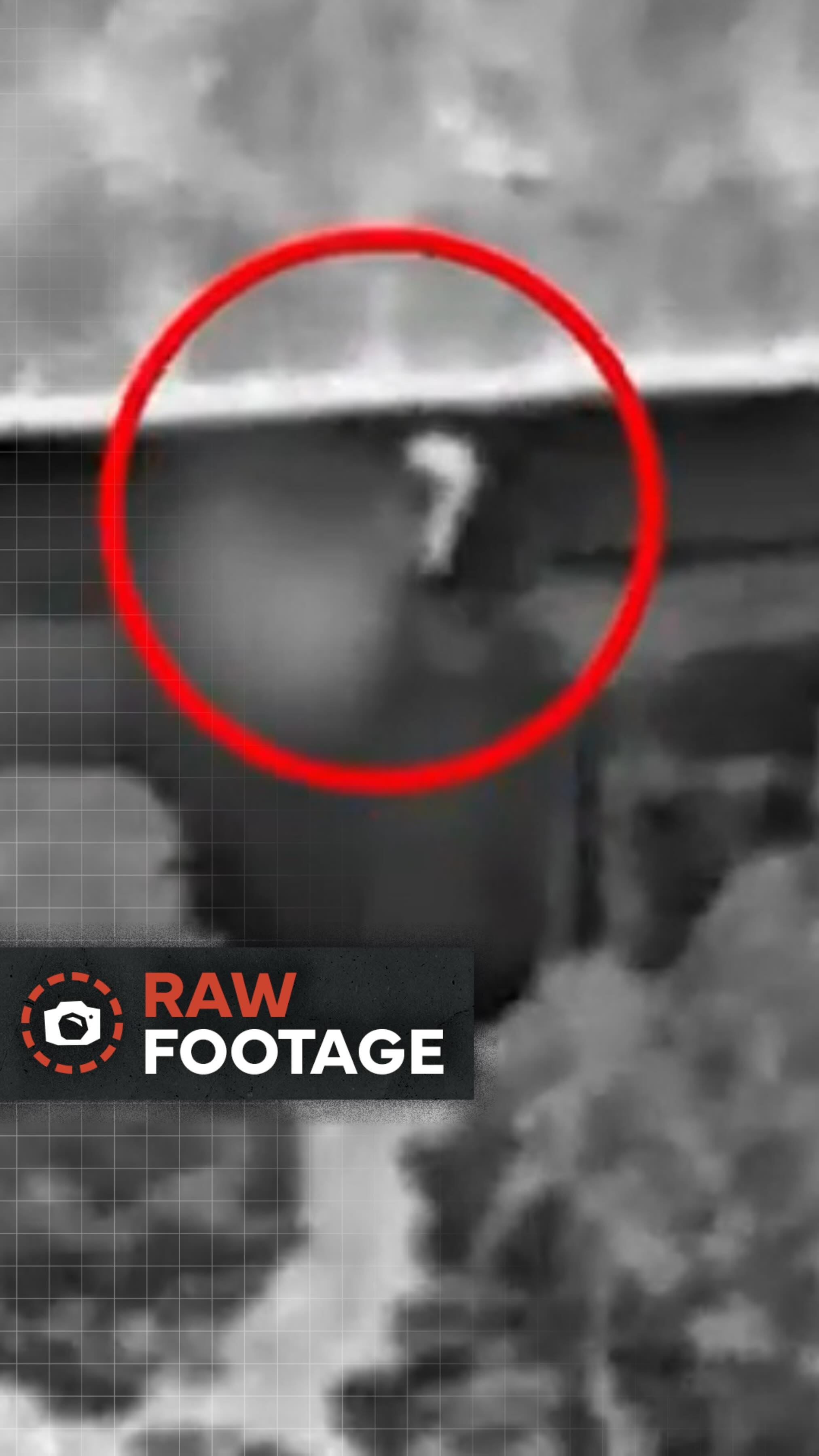 ⭕️ צפו: מחבלים של חיזבאללה נושאים רקטות לתוך מתקן אחסון נשק...