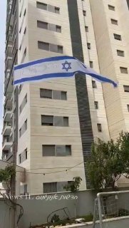 לוחם צה"ל מקריא מתוך מה שנירשם על דגל ישראל - "אין על חיילי צבא...