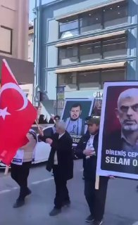 תראו את מי מעריצים ברחובות איסטנבול....