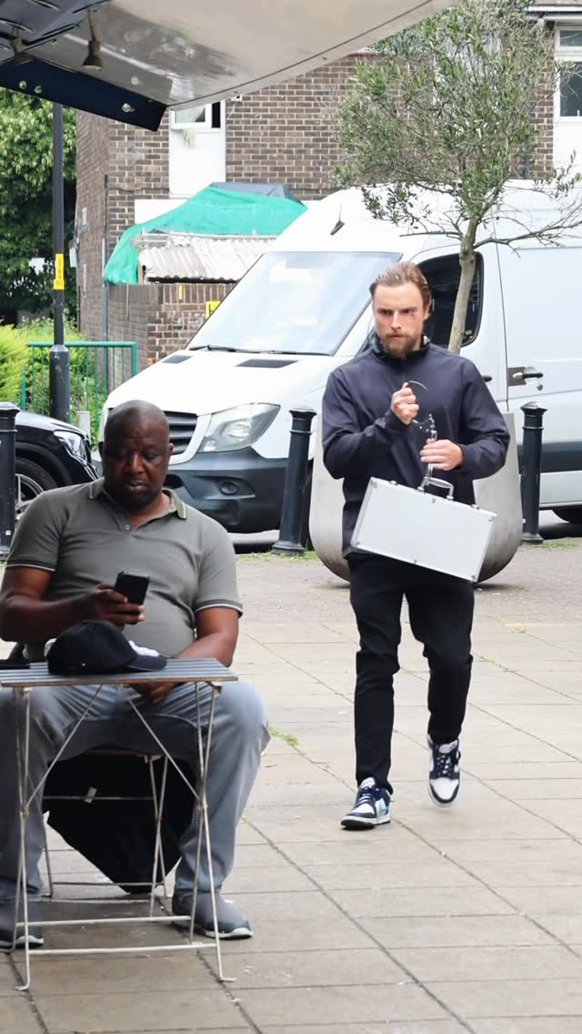 האם הייתם עושים זאת תמורת £ 1000? 👀...