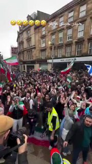 חגיגות של אלפי איראנים בברלין לאחר קבלת הדיווחים על חיסולו של...