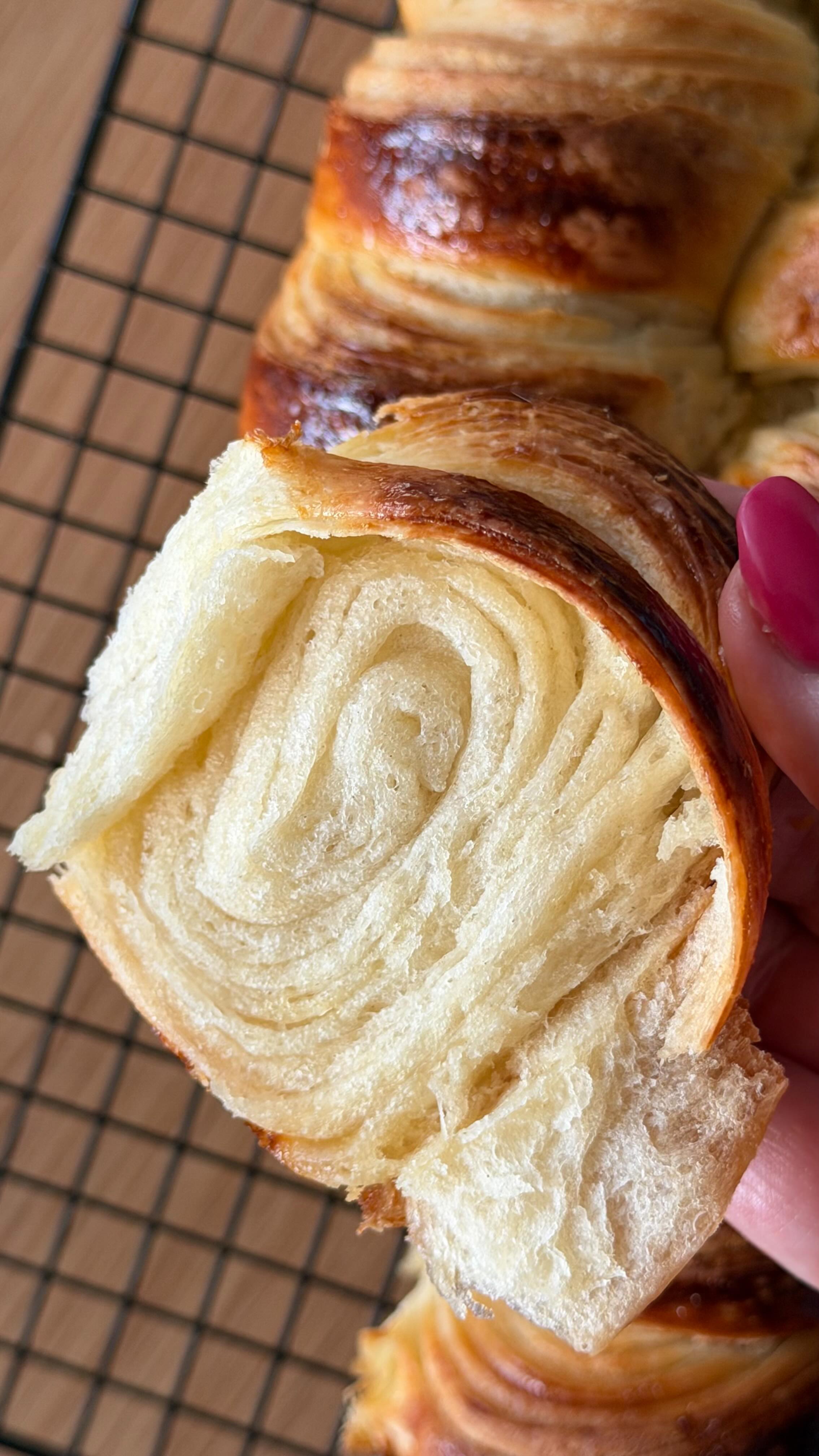 לחם קרואסון עם בצק פשוט חלומי....