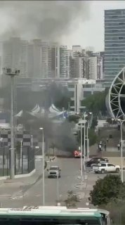 רכב עולה באש באחת מהזירות...