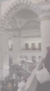 מחאה יוצאת דופן באיסטנבול: נשים השליכו כיסויי ראש במסגד...