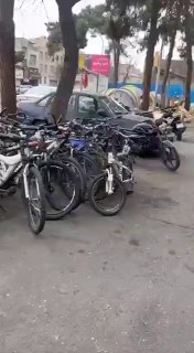 הקמת אוהלים של הבאסיג' בכיכר טהראן-פארס....